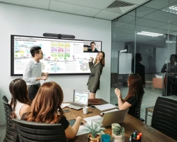 Pantallas Interactivas: Transformando la Forma en que Enseñamos y Colaboramos